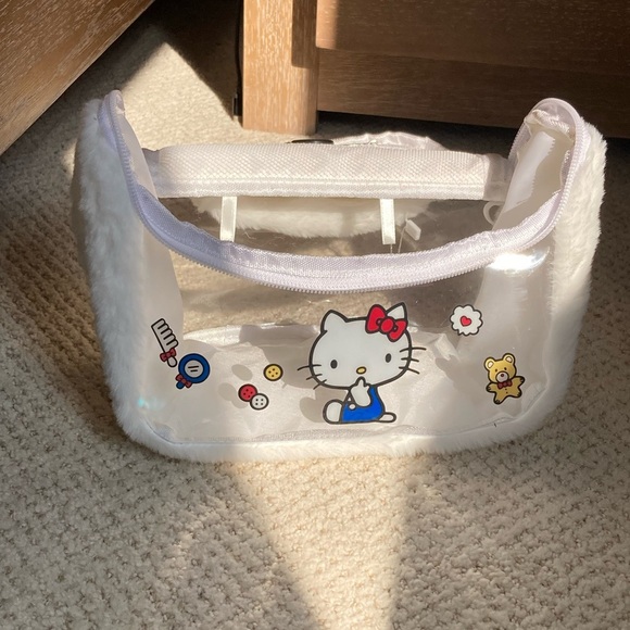 NWT Hello Kitty Faux Fur Travel Cosmetic Bag – Hanging Makeup Organizer Case - Picture 3 of 7